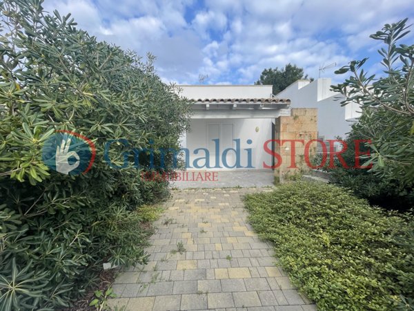 casa indipendente in vendita a Melendugno in zona Torre dell'Orso