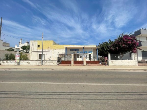 locale commerciale in vendita a Melendugno in zona Rocca Vecchia