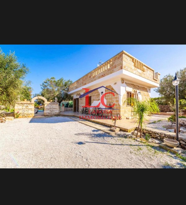 casa indipendente in vendita a Melendugno in zona Torre dell'Orso