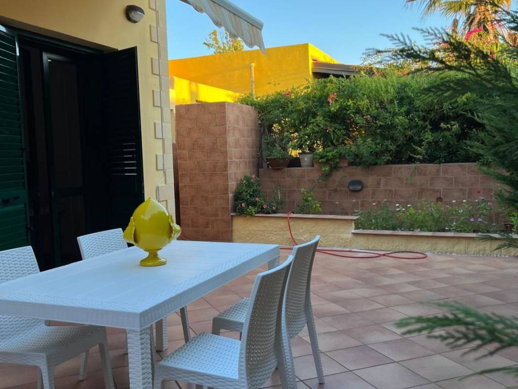 casa indipendente in vendita a Melendugno in zona Torre dell'Orso