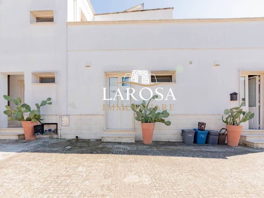 intera palazzina in vendita a Melendugno