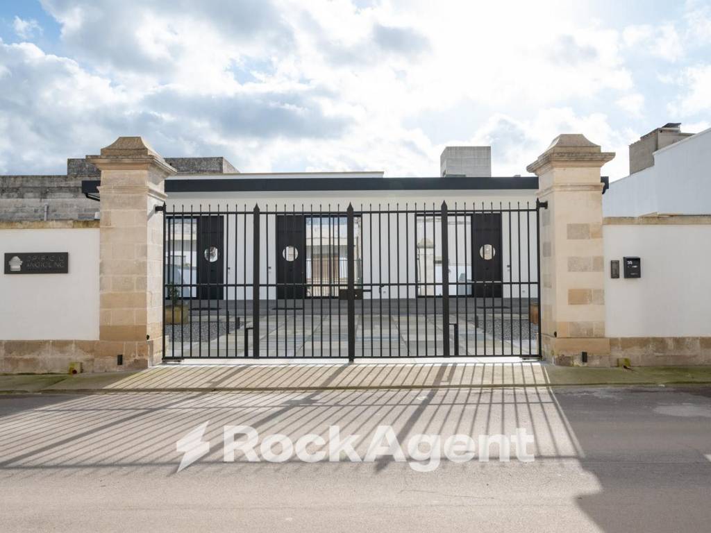 intera palazzina in vendita a Melendugno