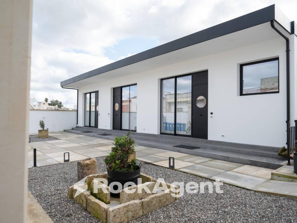 intera palazzina in vendita a Melendugno