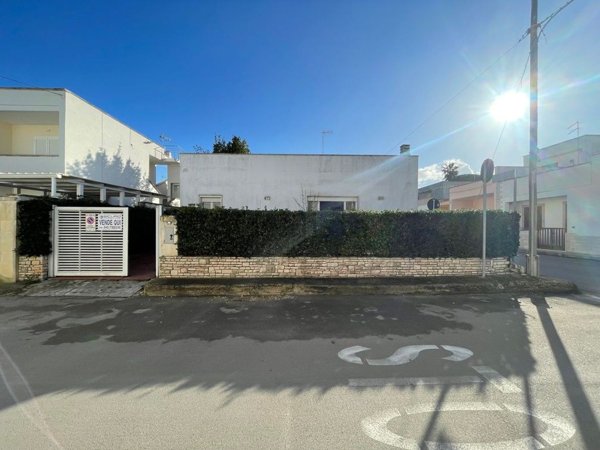 casa indipendente in vendita a Melendugno in zona Torre dell'Orso