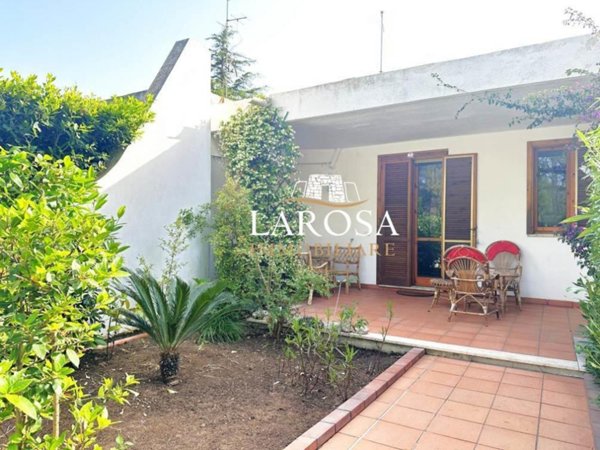 casa indipendente in vendita a Melendugno in zona Torre Saracena