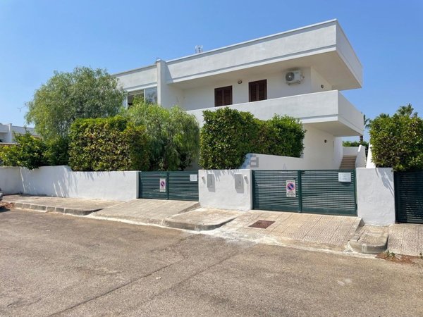 casa semindipendente in vendita a Melendugno in zona Torre dell'Orso