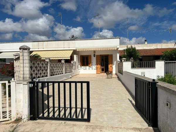 casa indipendente in vendita a Melendugno in zona Torre dell'Orso