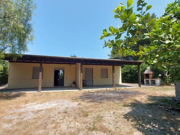 casa indipendente in vendita a Melendugno in zona Torre dell'Orso