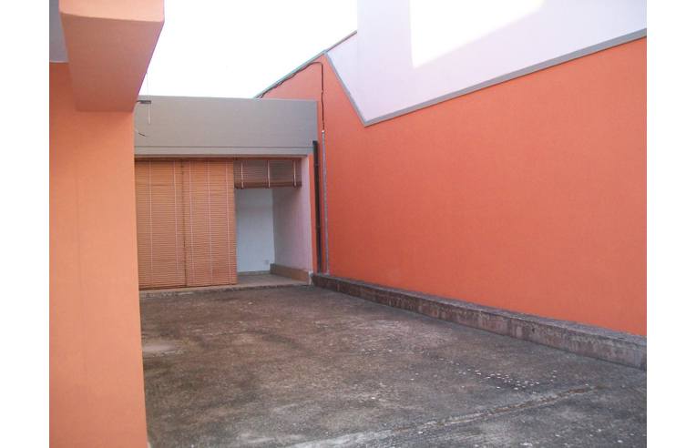 intera palazzina in vendita a Melendugno in zona Borgagne