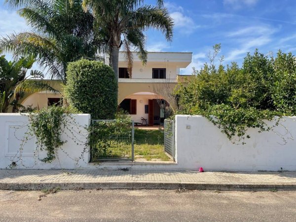 casa indipendente in vendita a Melendugno in zona Torre Saracena
