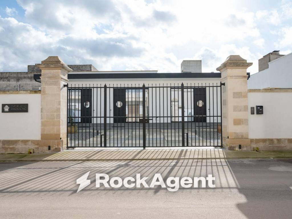 intera palazzina in vendita a Melendugno