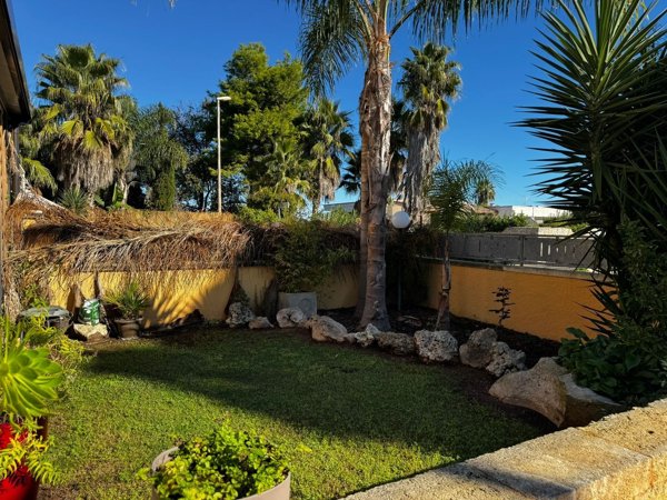 casa indipendente in vendita a Melendugno in zona Torre dell'Orso