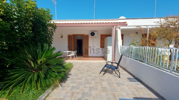 casa indipendente in vendita a Melendugno in zona Torre Sant'Andrea