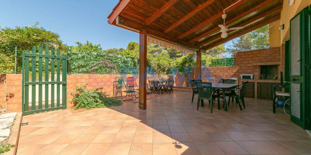 casa indipendente in vendita a Melendugno in zona Torre dell'Orso