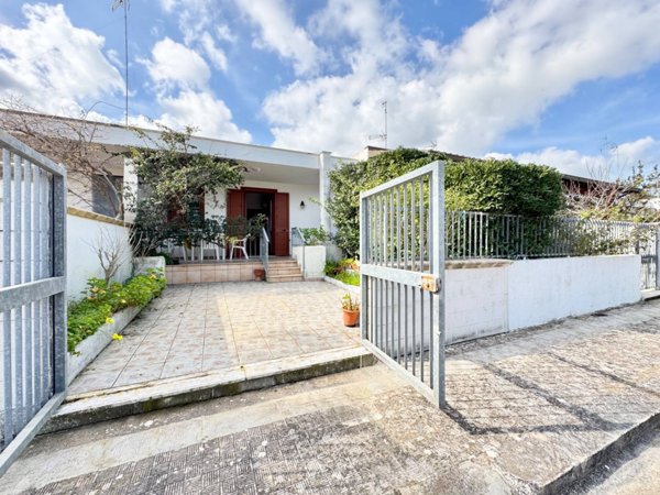 casa indipendente in vendita a Melendugno in zona Torre Sant'Andrea