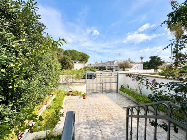 casa indipendente in vendita a Melendugno in zona Torre Sant'Andrea