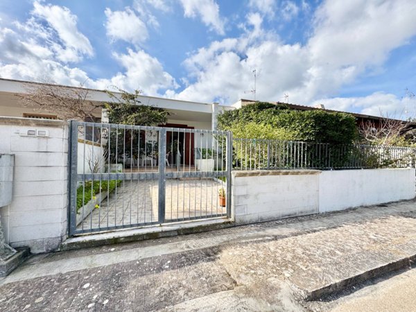 casa indipendente in vendita a Melendugno in zona Torre Sant'Andrea