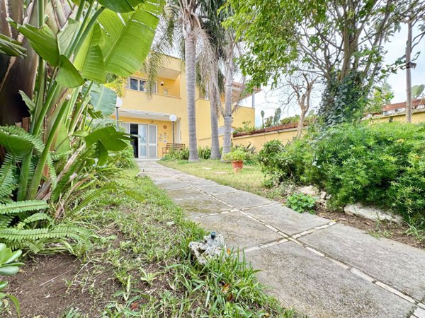 casa indipendente in vendita a Melendugno in zona Torre Sant'Andrea