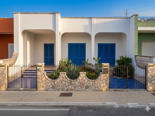 casa indipendente in vendita a Melendugno in zona Rocca Vecchia