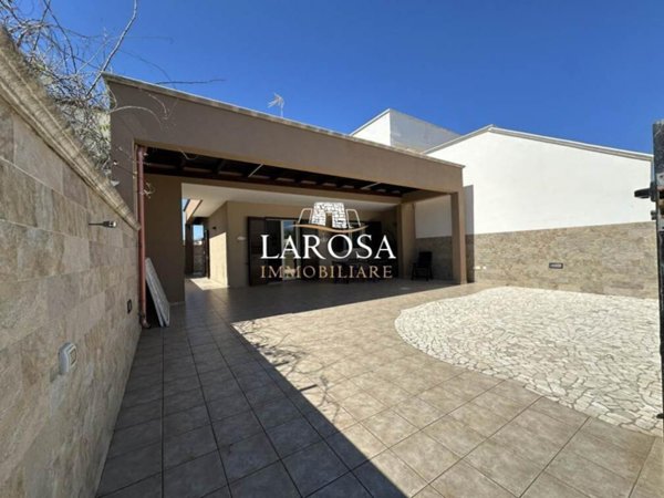 casa indipendente in vendita a Melendugno in zona Torre Specchia