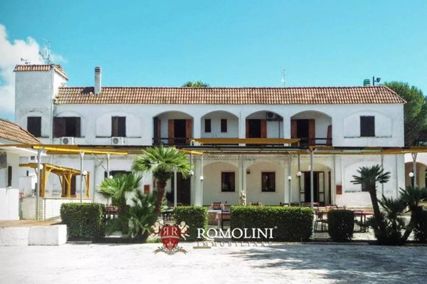 negozio in vendita a Melendugno in zona Torre dell'Orso