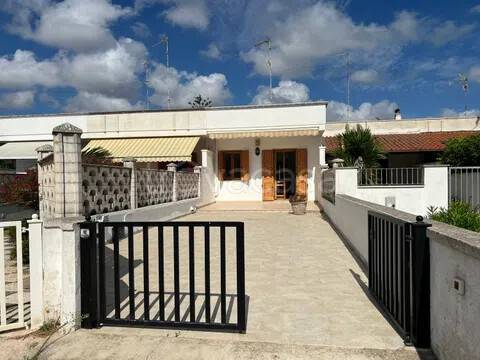 casa indipendente in vendita a Melendugno in zona Torre dell'Orso