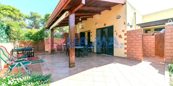 casa indipendente in vendita a Melendugno in zona Torre dell'Orso