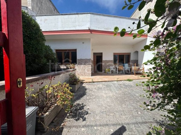 casa indipendente in vendita a Melendugno in zona Torre dell'Orso
