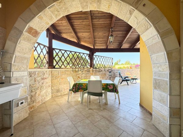 casa indipendente in vendita a Melendugno in zona Torre Saracena