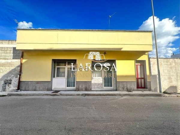 negozio in vendita a Melendugno in zona San Foca
