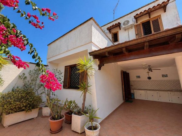 casa indipendente in vendita a Melendugno in zona Torre dell'Orso