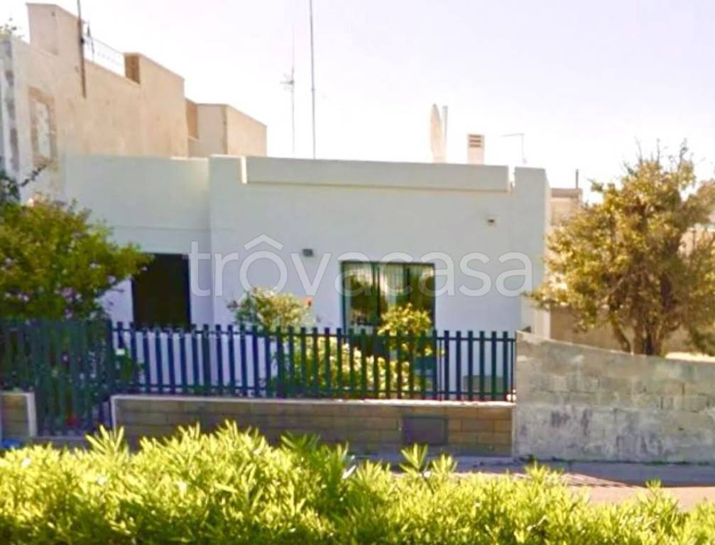 casa indipendente in vendita a Melendugno in zona Torre dell'Orso