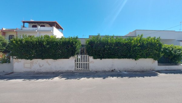 casa semindipendente in vendita a Melendugno in zona Torre dell'Orso