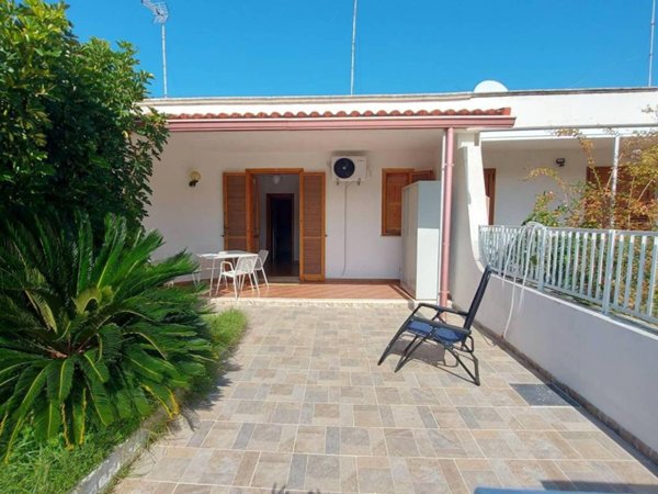 casa indipendente in vendita a Melendugno in zona Torre Saracena