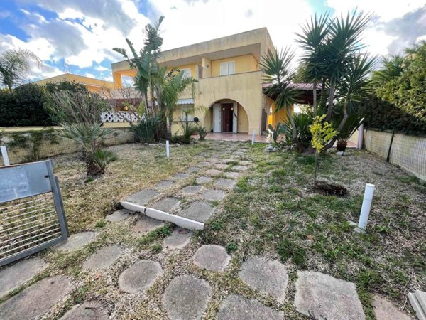 villa in vendita a Melendugno in zona Torre Saracena