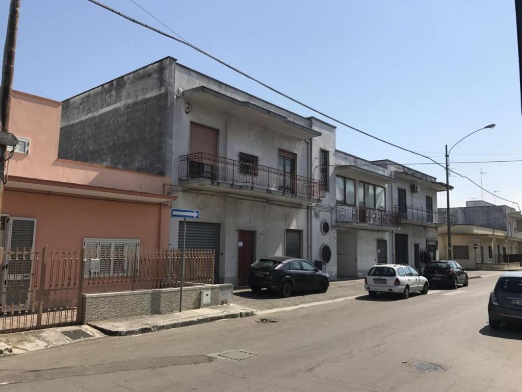intera palazzina in vendita a Melendugno