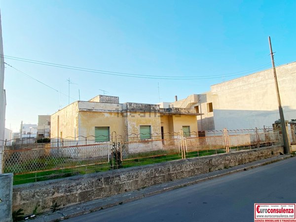 casa indipendente in vendita a Melissano