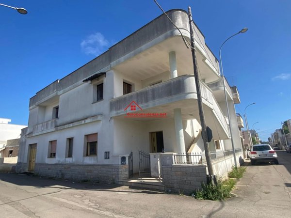casa indipendente in vendita a Melissano