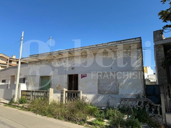 casa indipendente in vendita a Melissano