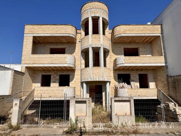 intera palazzina in vendita a Melissano