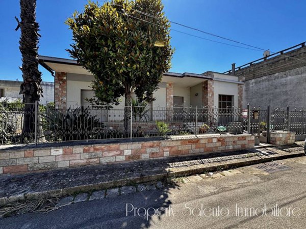 casa indipendente in vendita a Melissano