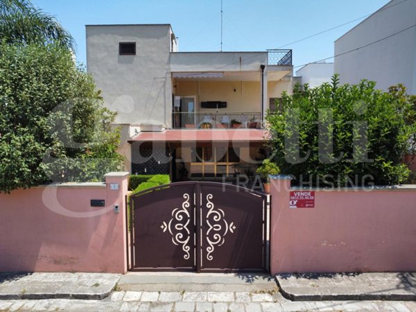 casa indipendente in vendita a Melissano