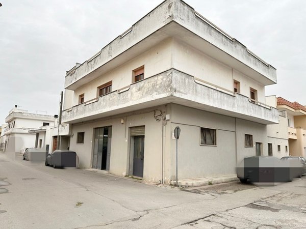 locale commerciale in vendita a Melissano