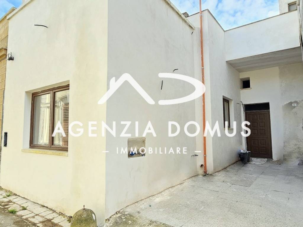 casa indipendente in vendita a Melissano