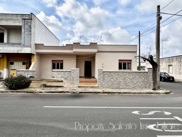 casa indipendente in vendita a Melissano