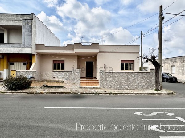casa indipendente in vendita a Melissano