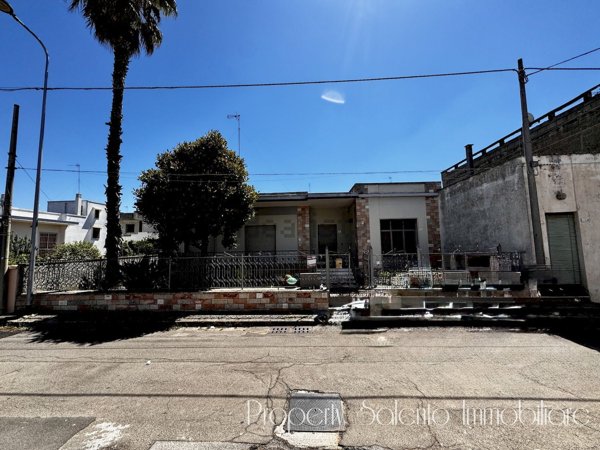 casa indipendente in vendita a Melissano