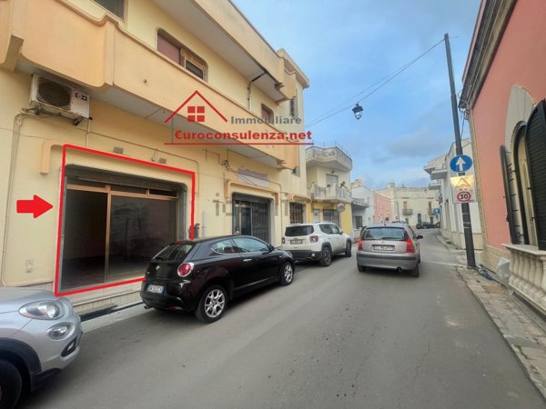 locale commerciale in vendita a Melissano