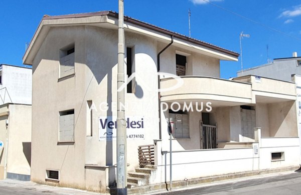 casa indipendente in vendita a Melissano