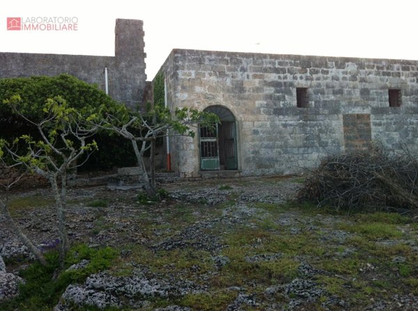 casale in vendita a Miggiano